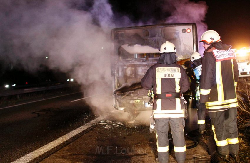 Bus brannte A 59 Rich Koeln AK Flughafen 09.jpg